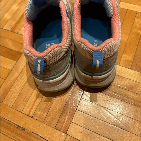 New Balance  997 Sneakers in Pink, Blue, and White​ - Picture 4 of 6